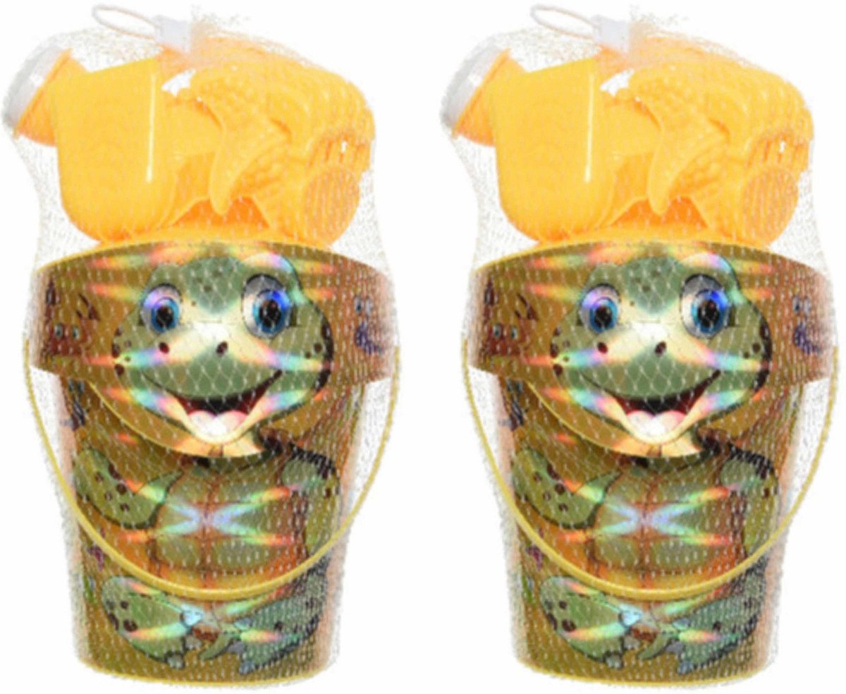 Afbeelding van product Decoris  2x stuks strandemmer/zandbak speelset geel voor kinderen 19 cm - incl gieter - schep - hark - zandvormpjes
