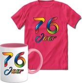 76 Jaar Vrolijke Verjaadag T-shirt met mok giftset Roze | Verjaardag cadeau pakket set | Grappig feest shirt Heren – Dames – Unisex kleding | Koffie en thee mok | Maat L