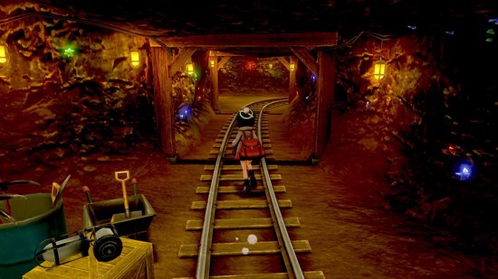Persoon met rugzak loopt door een mijn met spoorrails.