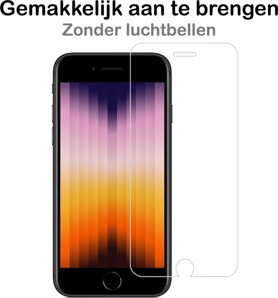 Een smartphone met een kleurrijk display. Naast de smartphone ligt een transparante screenprotector.