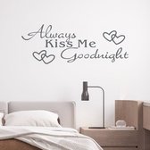 Stickerheld - Muursticker Always kiss me goodnight - Slaapkamer - Liefde - decoratie - Engelse Teksten - Mat Donkergrijs - 41.3x110.6cm