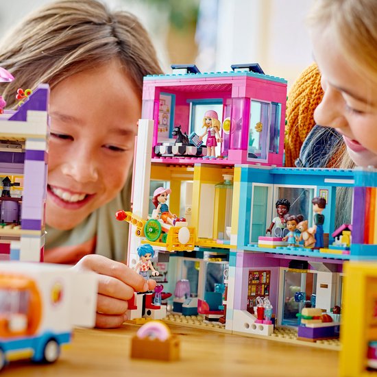 LEGO Friends 41704 L’Immeuble de La Grand-Rue, Set avec Café