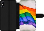 Bookcase Geschikt voor iPhone XS Max telefoonhoesje - Foto van een regenboog vlag - Met vakjes - Wallet case met magneetsluiting