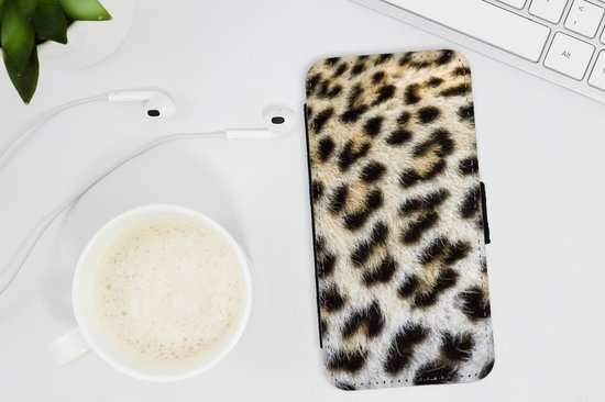 Étui pour téléphone Bookcase iPhone SE 2020 - Léopard en fourrure Close-up - Avec poches - Étui portefeuille avec fermeture magnétique
