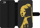 Bookcase Geschikt voor iPhone 7 telefoonhoesje - Meisje met de parel - Vermeer - Zwart - Geel - Met vakjes - Wallet case met magneetsluiting