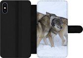 Bookcase Geschikt voor iPhone XS telefoonhoesje - Wolf - Europa - Sneeuw - Met vakjes - Wallet case met magneetsluiting