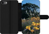 Bookcase Geschikt voor iPhone 8 telefoonhoesje - Bloemen - Natuur - Kleur - Met vakjes - Wallet case met magneetsluiting