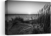 Artaza Canvas Schilderij Strand en Zee vanuit de Duinen met Zonsondergang - Zwart Wit - 30x20 - Klein - Foto Op Canvas - Canvas Print