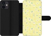 Bookcase Geschikt voor iPhone 12 Mini telefoonhoesje - Meiden - Kamille - Bloemen - Patronen - Girl - Kindje - Kinderen - Met vakjes - Wallet case met magneetsluiting