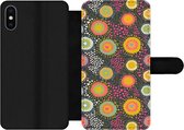 Bookcase Geschikt voor iPhone XS telefoonhoesje - Meisje - Hartjes - Liefde - Patronen - Girl - Roze - Kinderen - Kind - Met vakjes - Wallet case met magneetsluiting
