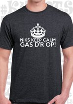 NIKS KEEP CALM GAS D'R OP! heren t-shirt - Donkergrijs met wit - Maat M - Korte mouwen - Leuke shirtjes - grappig - humor - quotes - kwoots - We gaan los