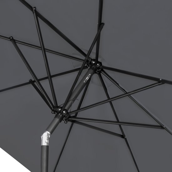 Grijze parasol, detail van de baleinen en de paal.