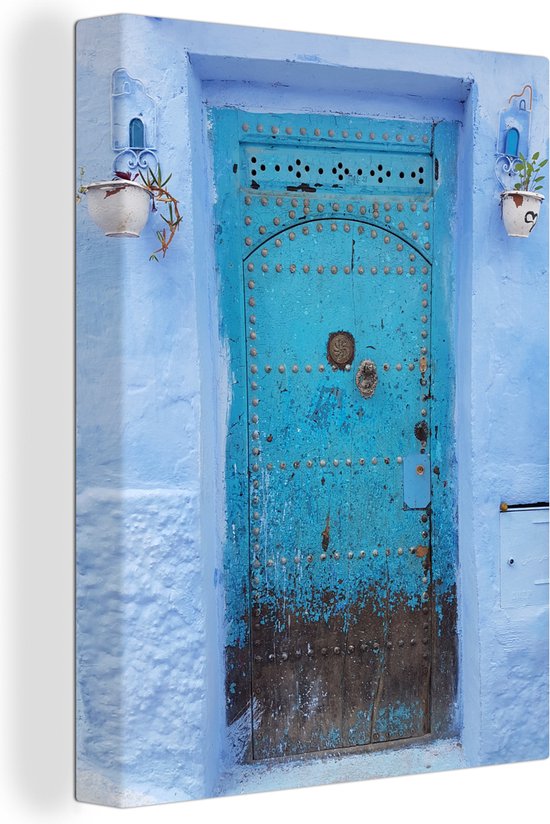 Canvas Schilderij Blauwe verroeste deur in Chefchaouen - 90x120 cm - Wanddecoratie