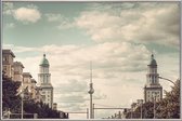 JUNIQE - Poster met kunststof lijst Frankfurter Tor -13x18 /Blauw &