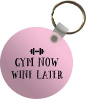 Sleutelhanger - Sport - Quotes - Gym now wine later - Plastic - Rond - Uitdeelcadeautjes