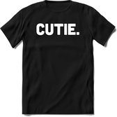 Cutie - Valentijn T-Shirt | Grappig Valentijnsdag Cadeautje voor Hem en Haar | Dames - Heren - Unisex | Kleding Cadeau | - Zwart - 3XL