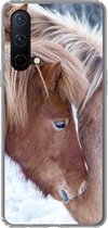 Geschikt voor OnePlus Nord CE 5G hoesje - Paarden - Veulen - Sneeuw - Siliconen Telefoonhoesje