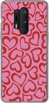 Geschikt voor OnePlus 8 Pro hoesje - Een illustratie van behang met rode hartjes - Siliconen Telefoonhoesje