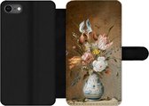 Bookcase Geschikt voor iPhone 8 telefoonhoesje - Bloemstilleven - Oude meesters - Schilderij - Met vakjes - Wallet case met magneetsluiting