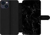 Telefoonhoesje Geschikt voor iPhone 13 telefoonhoesje - Marmer print - Zwart - Natuursteen - Met vakjes - Wallet case met magneetsluiting