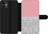 Bookcase Geschikt voor iPhone 11 telefoonhoesje - Stippen - Zwart - Roze - Met vakjes - Wallet case met magneetsluiting