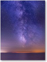 Adembenemende foto van de zee onder een donker paarse sterrenhemel - 30x40 Poster Staand - Besteposter - Sterren