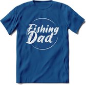 Fishing Dad - Vissen T-Shirt | Paars | Grappig Verjaardag Vis Hobby Cadeau Shirt | Dames - Heren - Unisex | Tshirt Hengelsport Kleding Kado - Donker Blauw - L