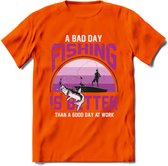 A Bad Day Fishing - Vissen T-Shirt | Roze | Grappig Verjaardag Vis Hobby Cadeau Shirt | Dames - Heren - Unisex | Tshirt Hengelsport Kleding Kado - Oranje - L