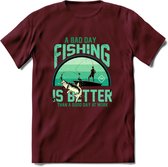 A Bad Day Fishing - Vissen T-Shirt | Aqua | Grappig Verjaardag Vis Hobby Cadeau Shirt | Dames - Heren - Unisex | Tshirt Hengelsport Kleding Kado - Burgundy - S