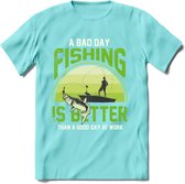 A Bad Day Fishing - Vissen T-Shirt | Groen | Grappig Verjaardag Vis Hobby Cadeau Shirt | Dames - Heren - Unisex | Tshirt Hengelsport Kleding Kado - Licht Blauw - S