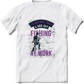 A bad Day Fishing - Vissen T-Shirt | Paars | Grappig Verjaardag Vis Hobby Cadeau Shirt | Dames - Heren - Unisex | Tshirt Hengelsport Kleding Kado - Wit - L