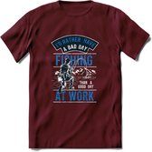 A bad Day Fishing - Vissen T-Shirt | Blauw | Grappig Verjaardag Vis Hobby Cadeau Shirt | Dames - Heren - Unisex | Tshirt Hengelsport Kleding Kado - Burgundy - XL