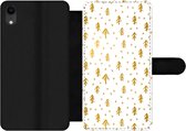 Bookcase Geschikt voor iPhone XR telefoonhoesje - Dennentak - Kerst - Goud - Patroon - Met vakjes - Wallet case met magneetsluiting