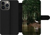 Bookcase Geschikt voor iPhone 13 Pro Max telefoonhoesje - Reiger - Bos - Meer - Met vakjes - Wallet case met magneetsluiting