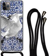 Hoesje met koord Geschikt voor iPhone 11 Pro - Zwaan - Kunst - Delfts blauw - Schilderij - Oude meesters - Siliconen - Crossbody - Backcover met Koord - Telefoonhoesje met koord - Hoesje met touw