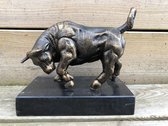 Sculptuur metalen bronskleurige stier!