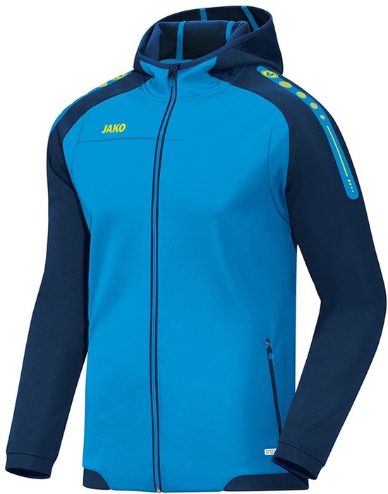 Blauwe Jako trainingsjas met capuchon, donkerblauwe mouwen en gele accenten.