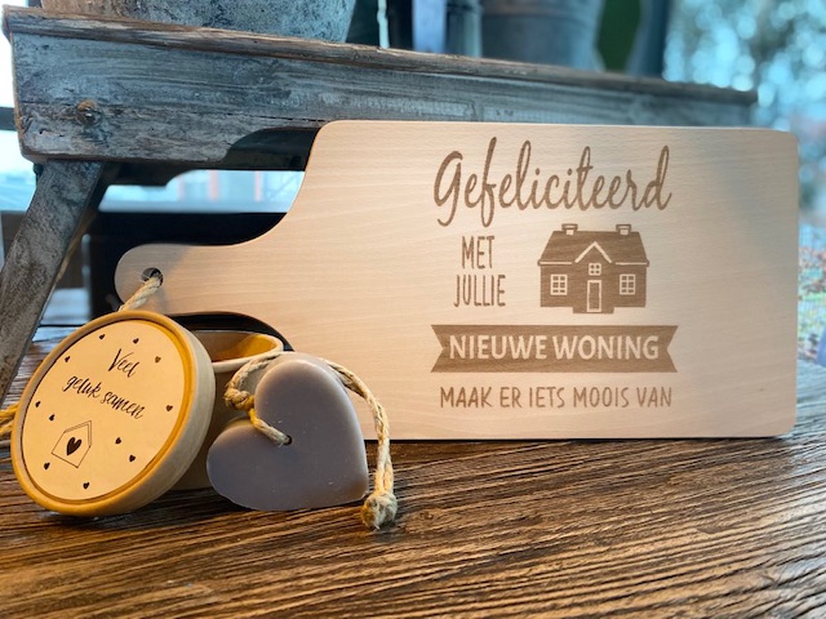 Creaties van Hier - serveerplankje - nieuwe woning met zeepje - 35 cm