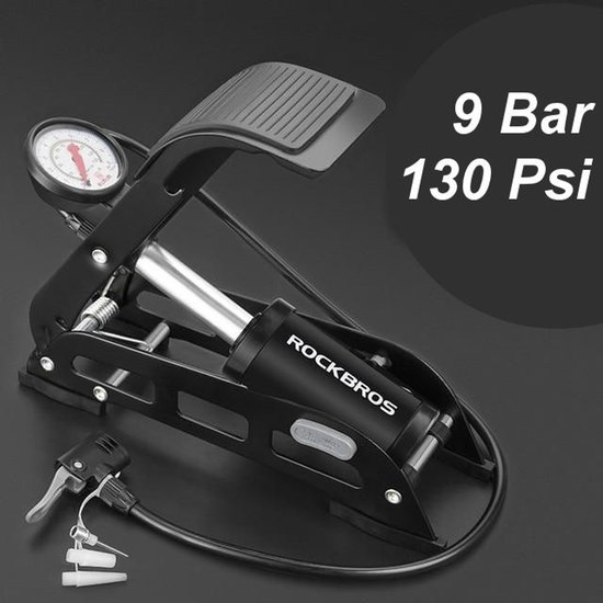 Zwarte Rockbros voetpomp met drukmeter, aanduiding 9 Bar / 130 Psi.