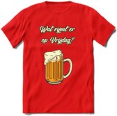 Wat Rijmt Er Op Vrijdag? T-Shirt | Bier Kleding | Feest | Drank | Grappig Verjaardag Cadeau | - Rood - S