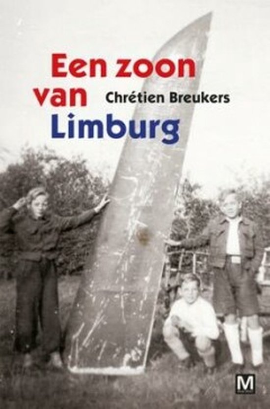 Boekcover 'Een zoon van Limburg' met drie kinderen bij een groot object.