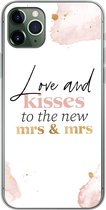 Geschikt voor iPhone 11 Pro Max hoesje - Quotes - 'Love and kisses to the new Mrs & Mrs' - Spreuken - Marmer print - Siliconen Telefoonhoesje