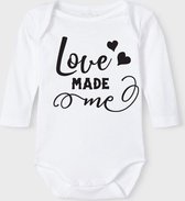 Baby Rompertje met tekst 'Love made me' |Lange mouw l | wit zwart | maat 50/56 | cadeau | Kraamcadeau | Kraamkado