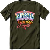 Be Proud Of Who You Are | Pride T-Shirt | Grappig LHBTIQ+ / LGBTQ / Gay / Homo / Lesbi Cadeau Shirt | Dames - Heren - Unisex | Tshirt Kleding Kado | - Leger Groen - L