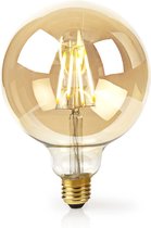 Een grote G125 E27 LED-lamp met amberkleurig glas en zichtbare filamenten.