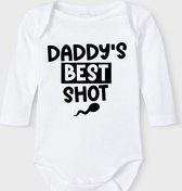 Baby Rompertje met tekst 'Daddy's best shot' | Lange mouw l | wit zwart | maat 62/68 | cadeau | Kraamcadeau | Kraamkado