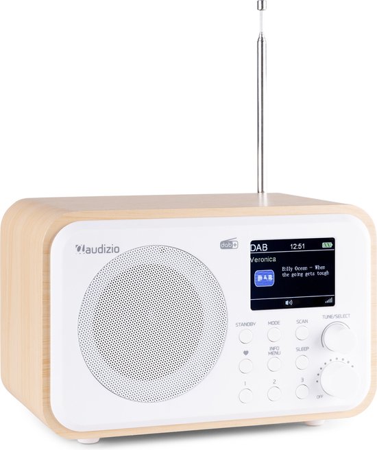 DAB radio met witte voorkant en houten zijkanten, antenne omhoog.