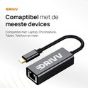 Grijze DRIVV adapter met USB-C naar Ethernet poort, "Comaptibel met de meeste devices" tekst.