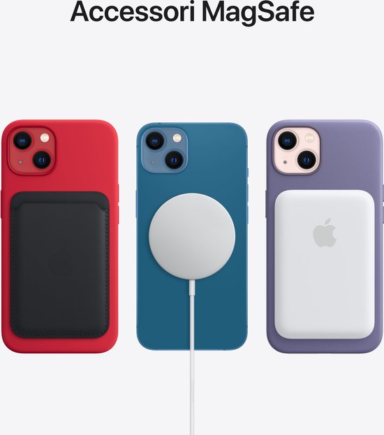 Drie iPhones met MagSafe accessoires: een zwarte portemonnee, een witte oplader en een paars hoesje.