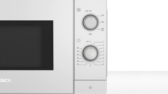 Close-up van de witte Bosch magnetron, met twee draaiknoppen voor vermogen en tijd.